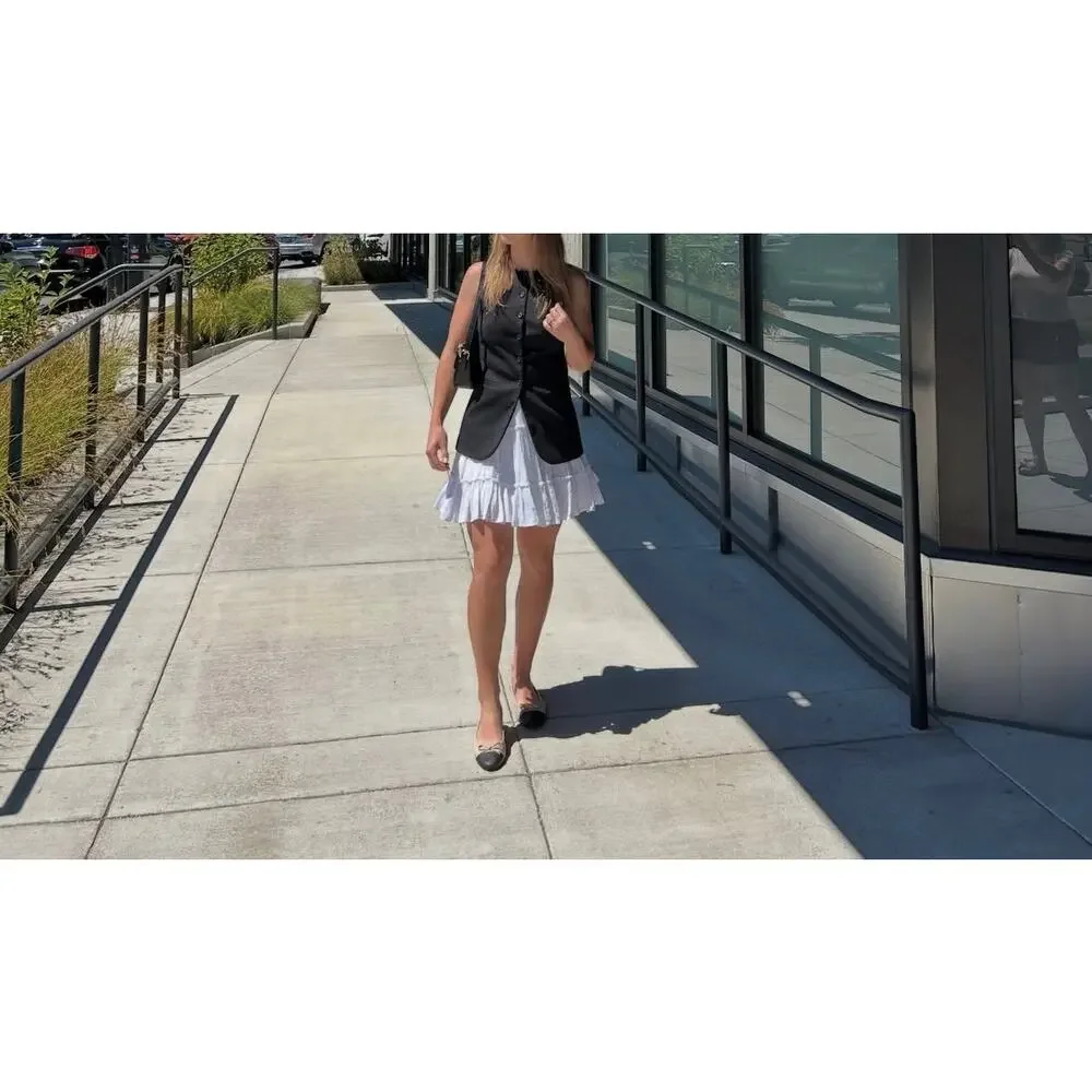 American Eagle High-Waisted Tiered Mini Skirt in White Size Small